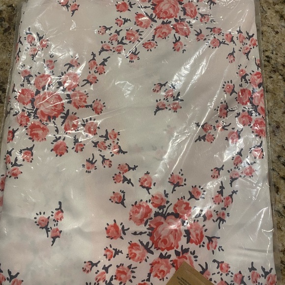 Morgan Lane Allie Robe. - Picture 8 of 8